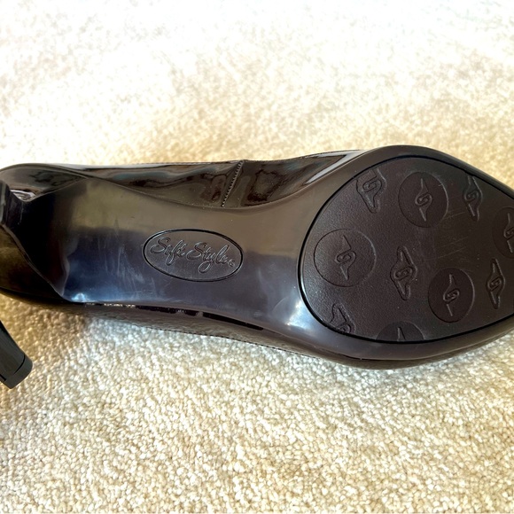 Brown Pattan leather pumps with a 2 inch heel - Picture 4 of 5